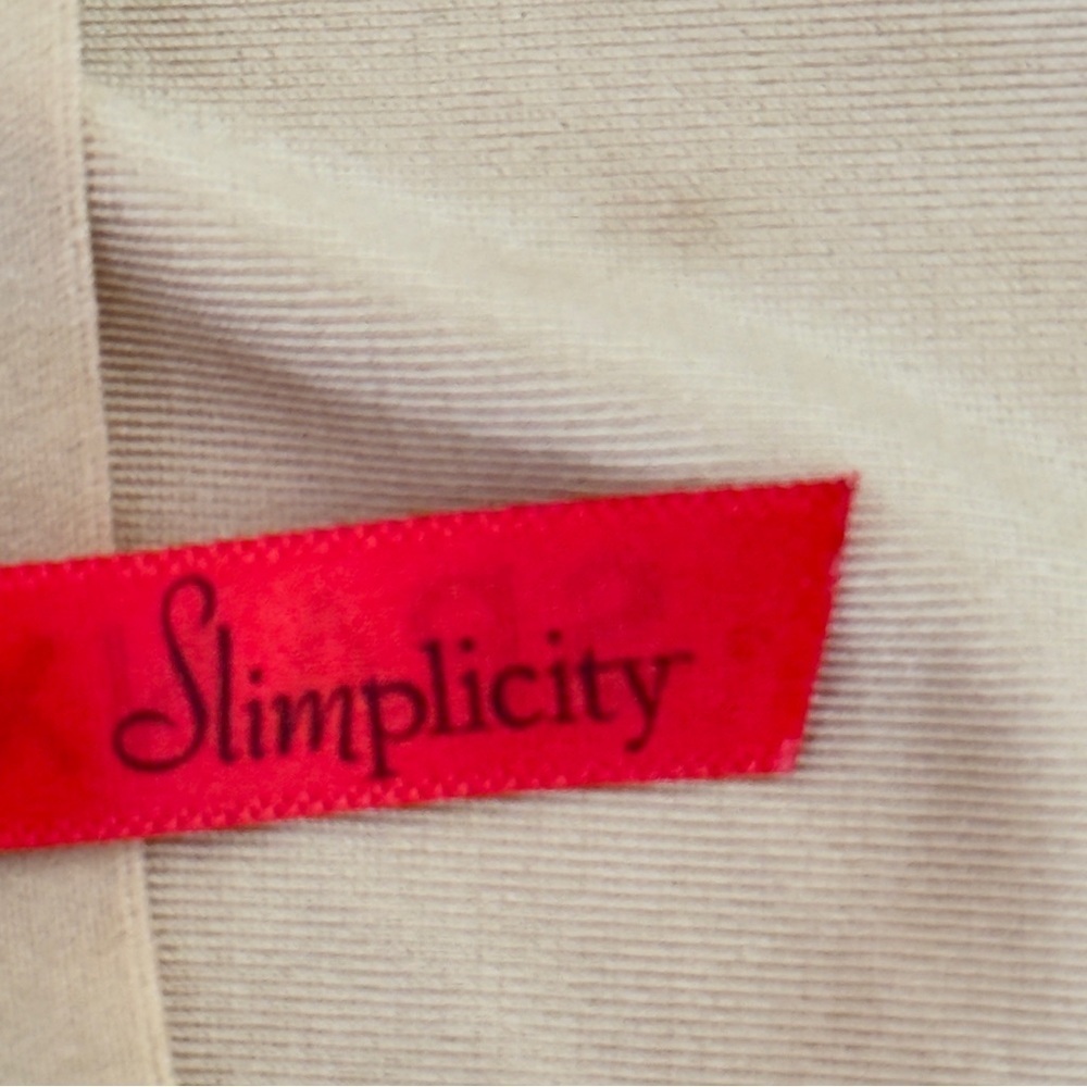 SPANX Simplicity Cross Over V-Neck Shaper - Picture 8 of 10